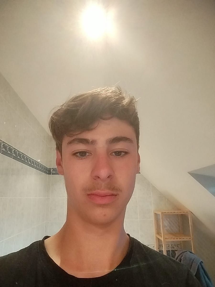 Profil de Fayed, 26 ans, Telegram gay à Hätzingen (Glaris)