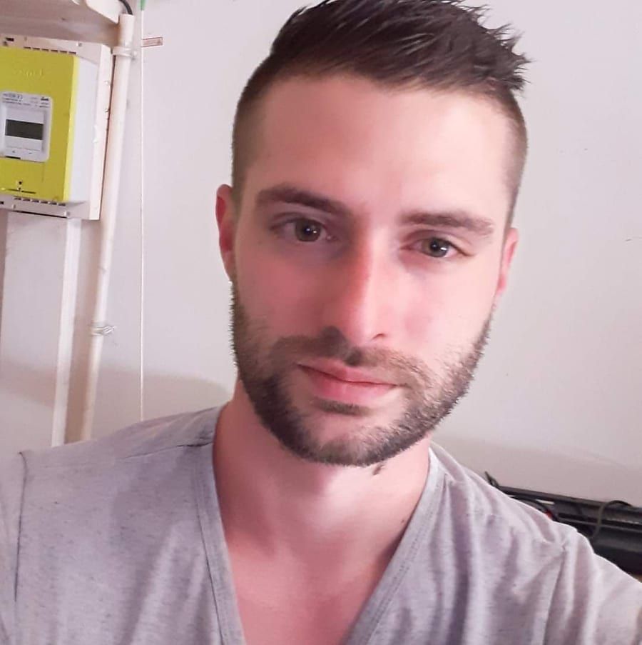 Mourrad - Telegram gay à Breil/Brigels Profil de Mourrad, 36 ans, Telegram gay à Breil/Brigels (Grisons)
