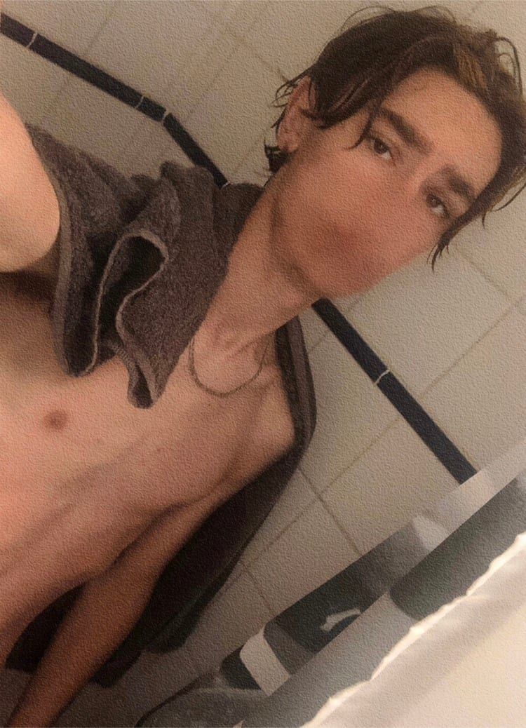 Azar - Telegram gay à Kalpetran Profil de Azar, 26 ans, Telegram gay à Kalpetran (Valais)