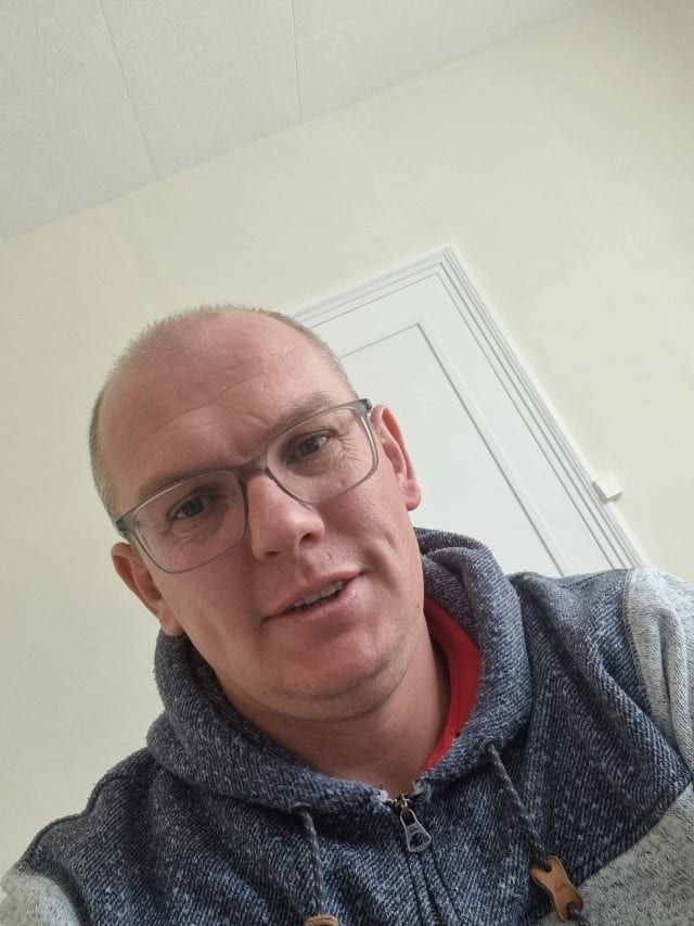 Profil de Jorge-manuel, 30 ans, Telegram gay à Walzenhausen (Appenzell Rhodes-Extérieures)