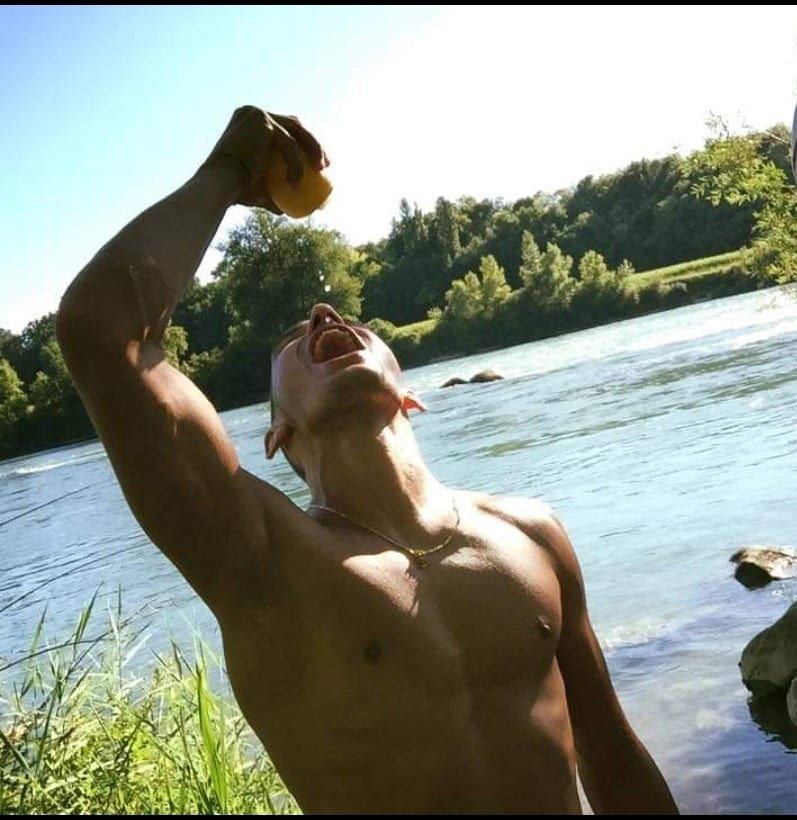 Younnes - Telegram gay à Waltensburg/Vuorz Profil de Younnes, 27 ans, Telegram gay à Waltensburg/Vuorz (Grisons)