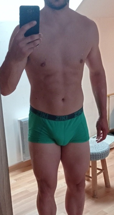 Paul-eric - Telegram gay à Zuzgen Profil de Paul-eric, 22 ans, Telegram gay à Zuzgen (Argovie)