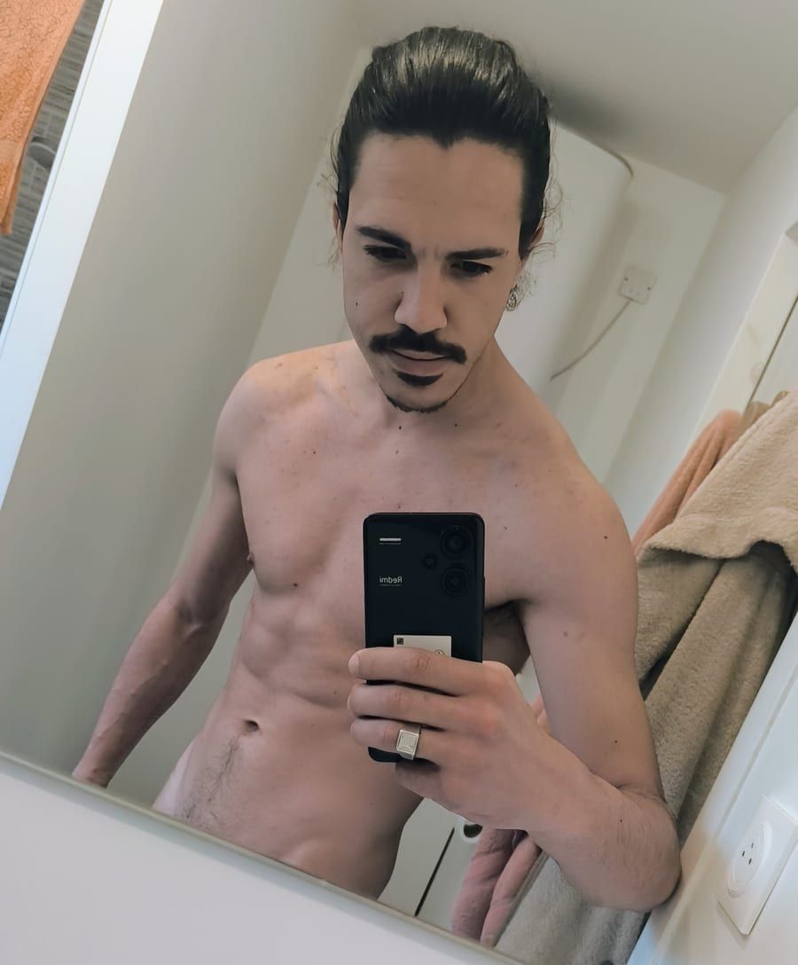 Bekir - Telegram gay à Landquart Profil de Bekir, 33 ans, Telegram gay à Landquart (Grisons)