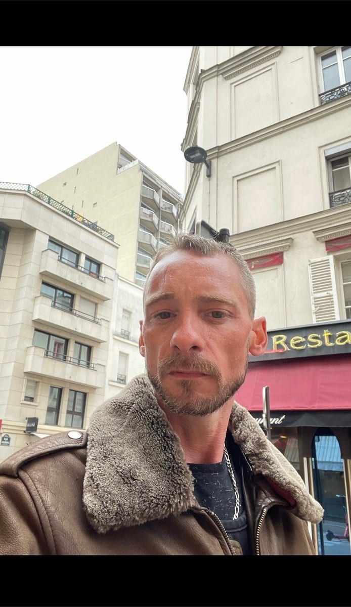 Emerson - Telegram gay à Opfertshofen SH Profil de Emerson, 23 ans, Telegram gay à Opfertshofen SH (Schaffhouse)