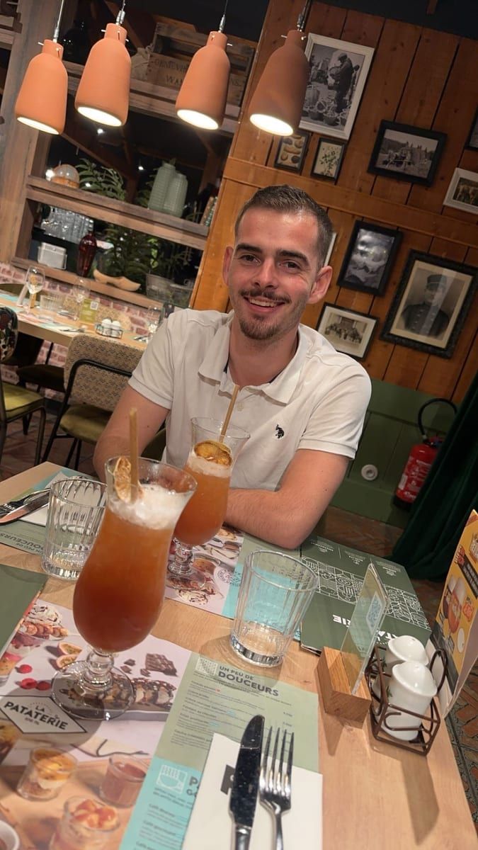 Seliman - Telegram gay à Vich Profil de Seliman, 27 ans, Telegram gay à Vich (Vaud)