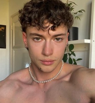 Arnaud - Telegram gay à Valeyres-sous-Rances Profil de Arnaud, 30 ans, Telegram gay à Valeyres-sous-Rances (Vaud)
