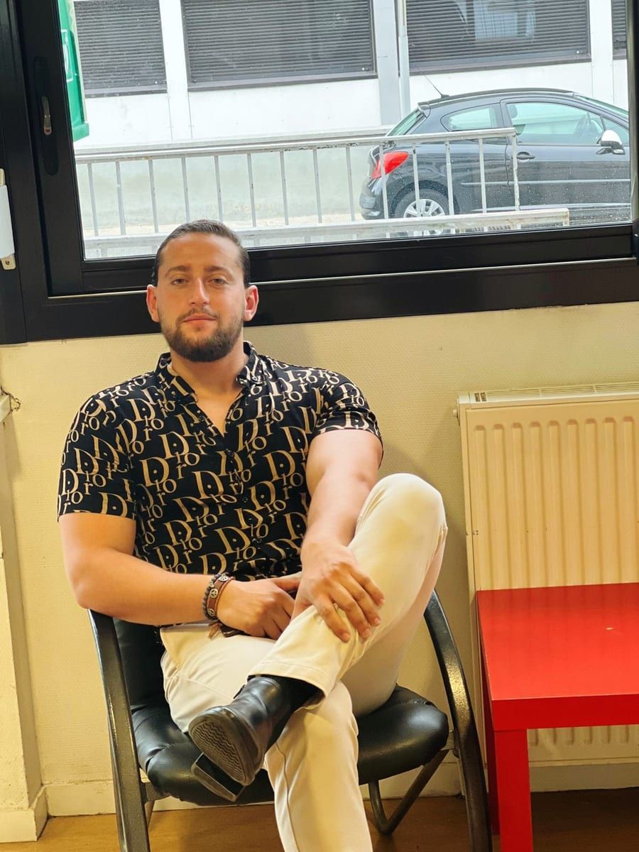 Ary - Telegram gay à Adliswil Profil de Ary, 27 ans, Telegram gay à Adliswil (Zurich)