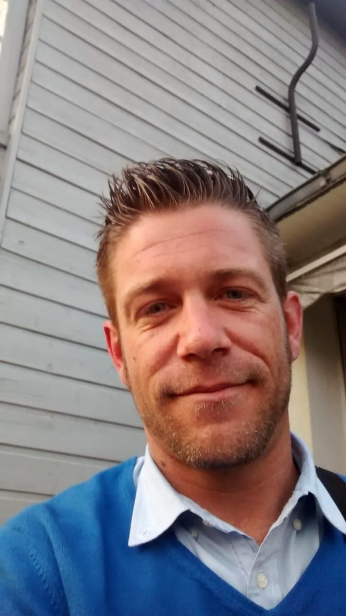 Yliess - Telegram gay à Lü Profil de Yliess, 33 ans, Telegram gay à Lü (Grisons)