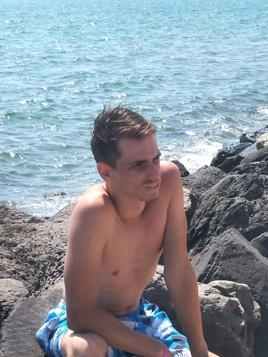 Elone - Telegram gay à Laconnex Profil de Elone, 40 ans, Telegram gay à Laconnex (Genève)