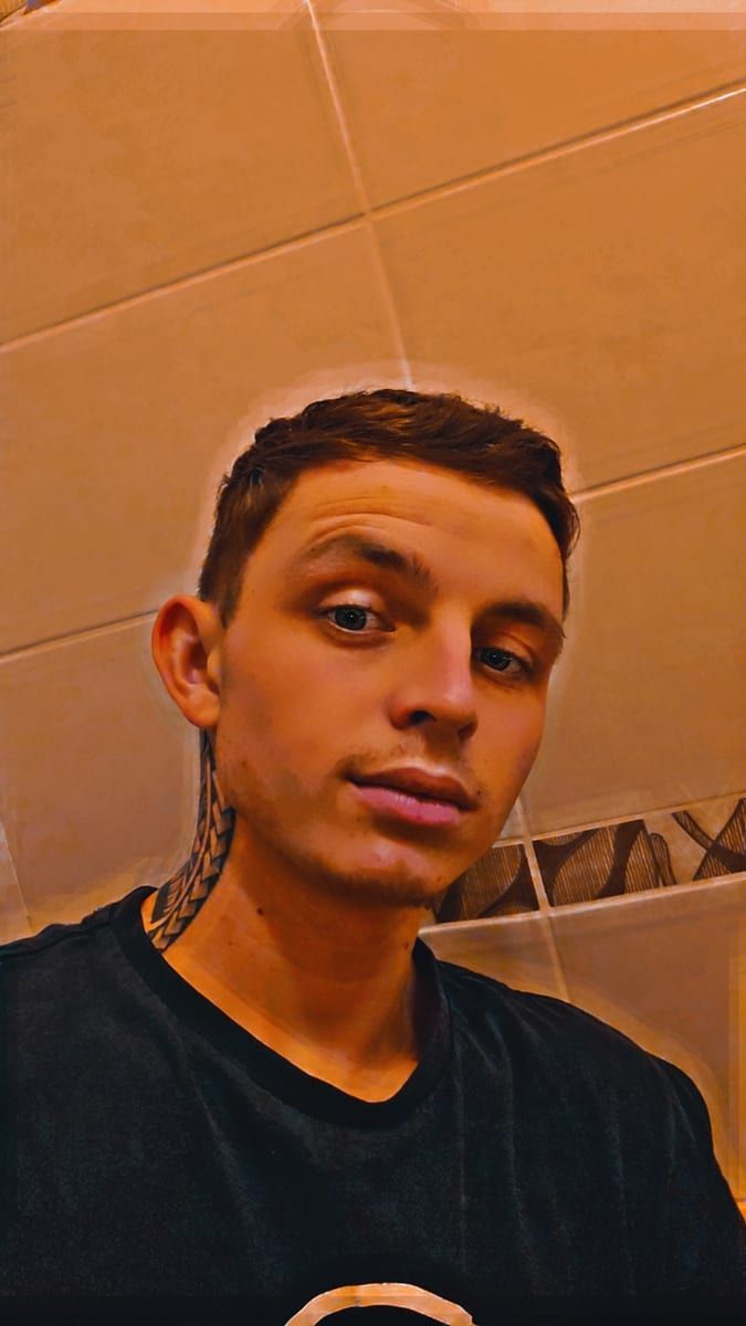 Jochen - Telegram gay à Flond Profil de Jochen, 29 ans, Telegram gay à Flond (Grisons)