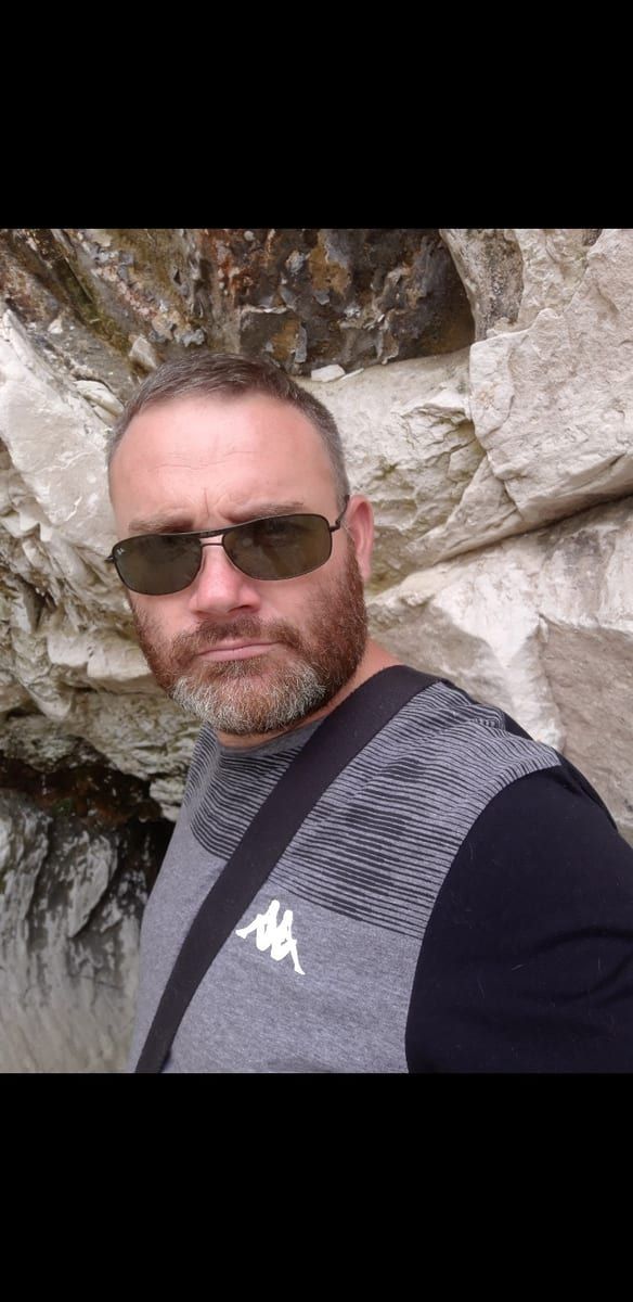 Yaser - Telegram gay à Zuzwil SG Profil de Yaser, 42 ans, Telegram gay à Zuzwil SG (Saint-Gall)