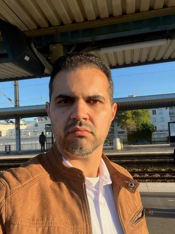 Solen - Telegram gay à Saules Profil de Solen, 45 ans, Telegram gay à Saules (Neuchâtel)