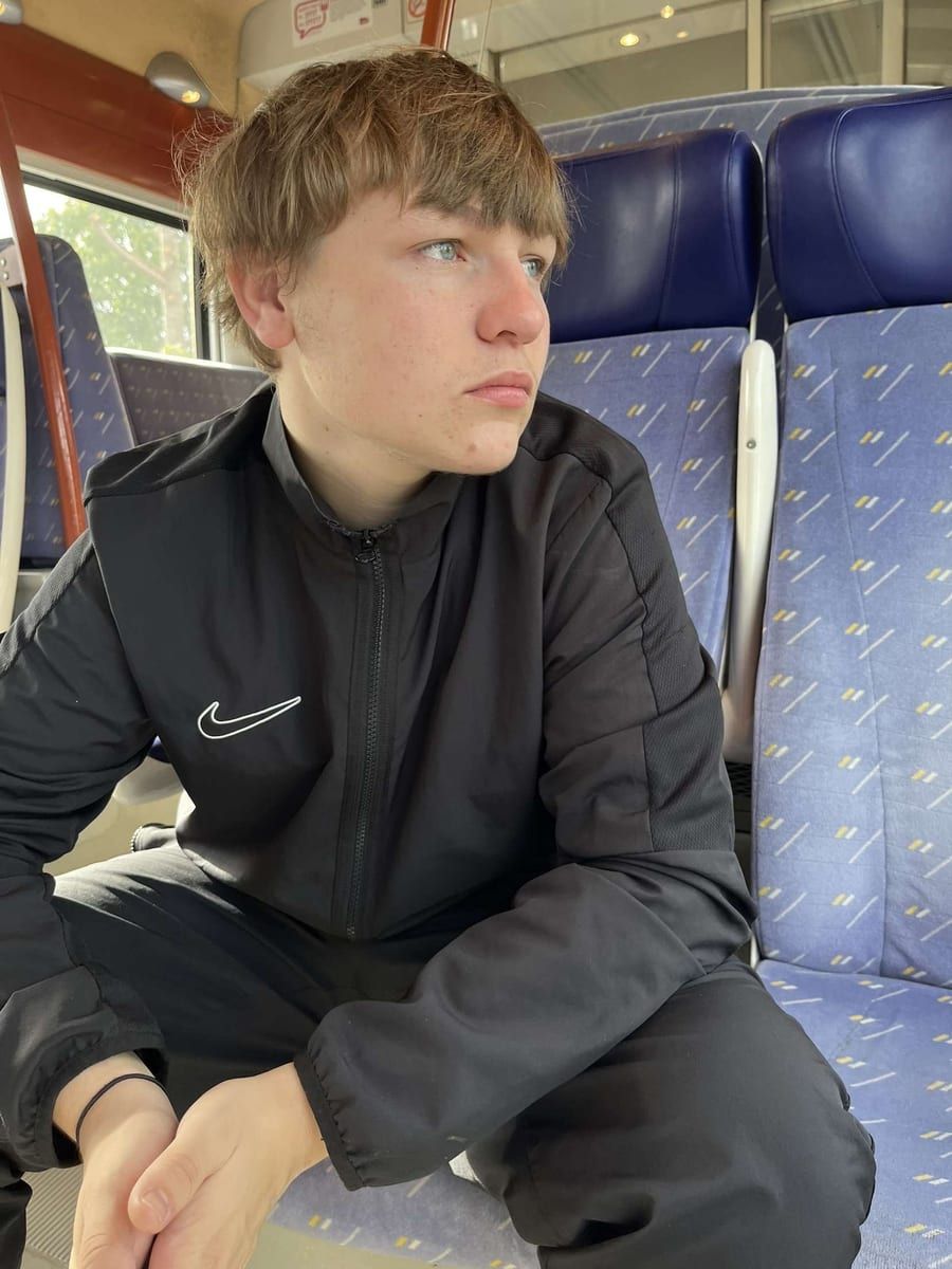 Helois - Telegram gay à Valeyres-sous-Ursins Profil de Helois, 27 ans, Telegram gay à Valeyres-sous-Ursins (Vaud)